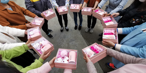 3.8節(jié)快樂(lè)，大家猜猜看那個(gè)美女漂亮！